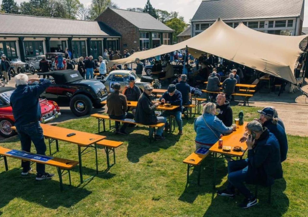 Betts At Bicester Heritage Exteriör bild