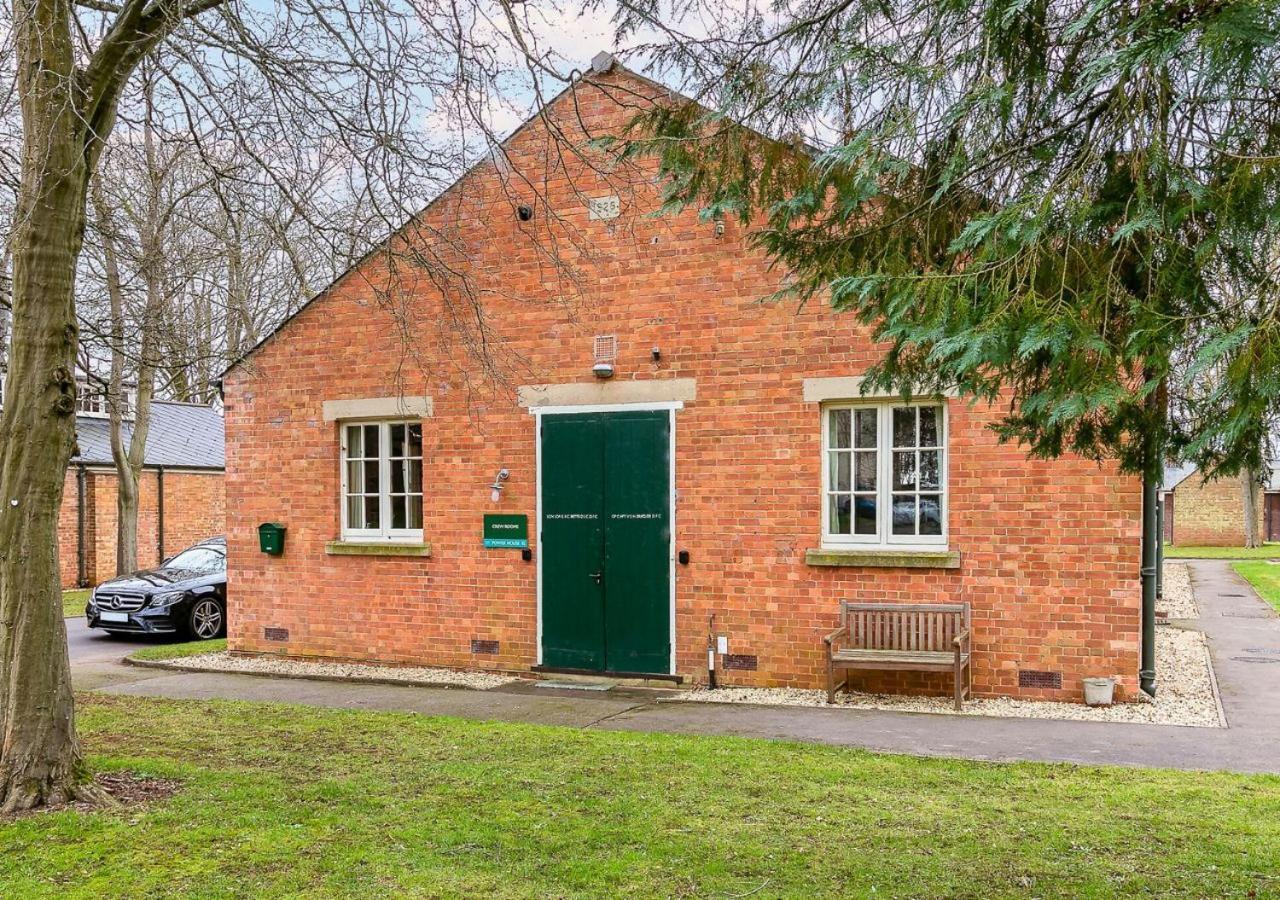 Betts At Bicester Heritage Exteriör bild